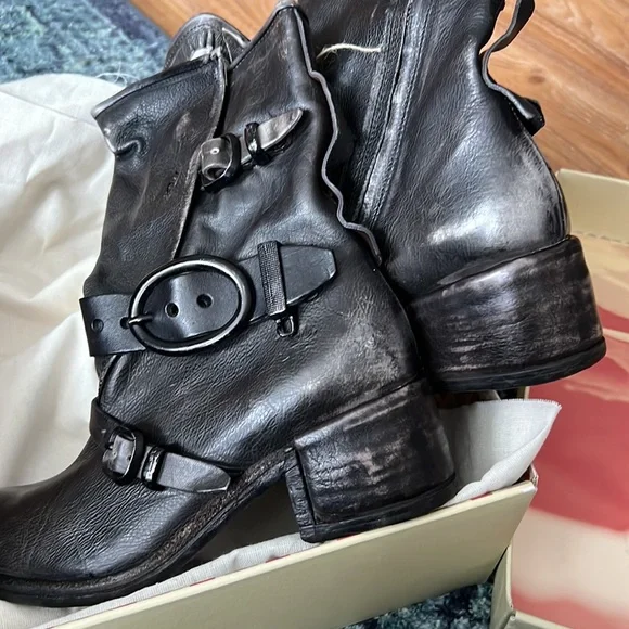 Women's Black Leather Boots - Picture 3 of 14